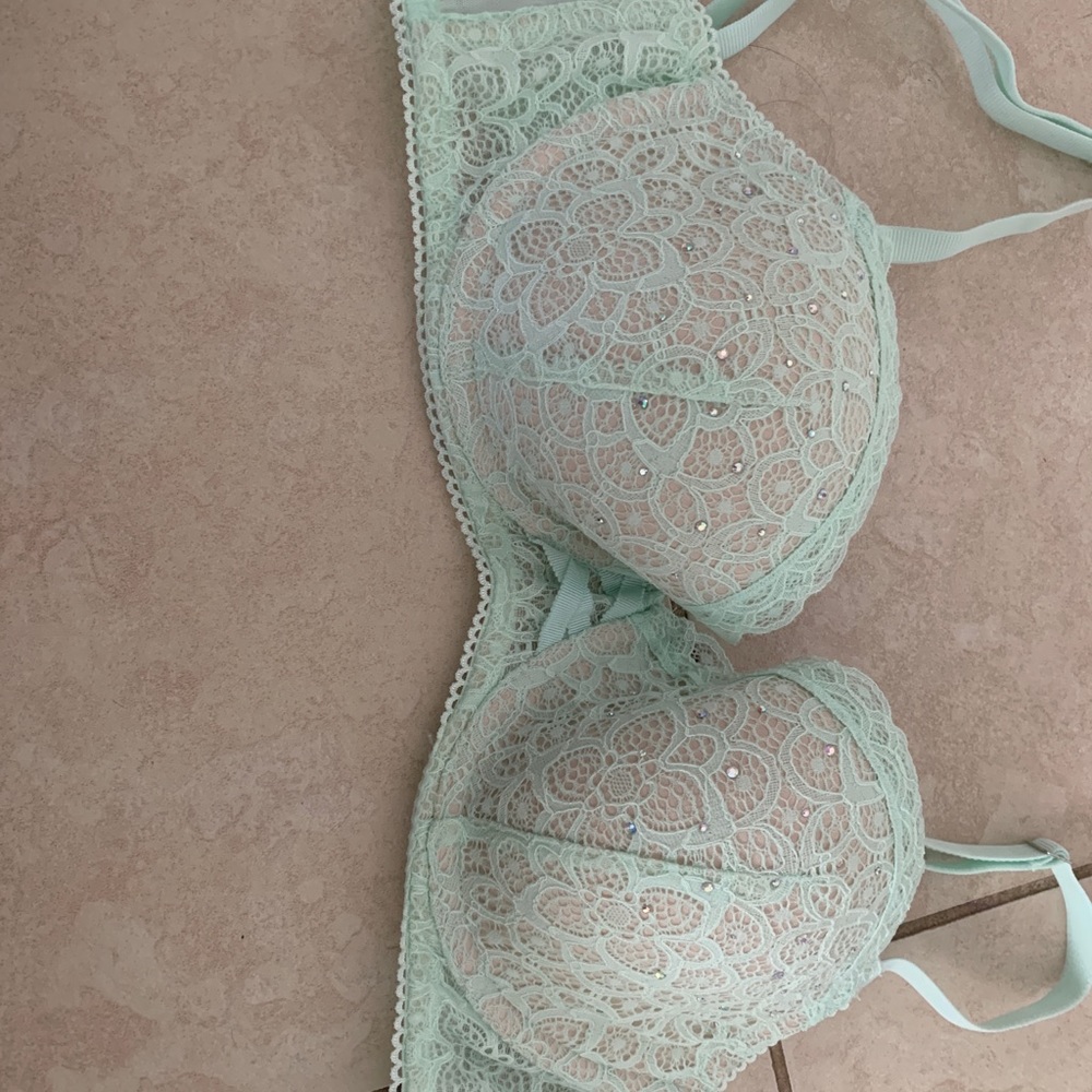Victoria Secret Bra NWOT